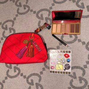 Estée Lauder makeup and cosmetic bag